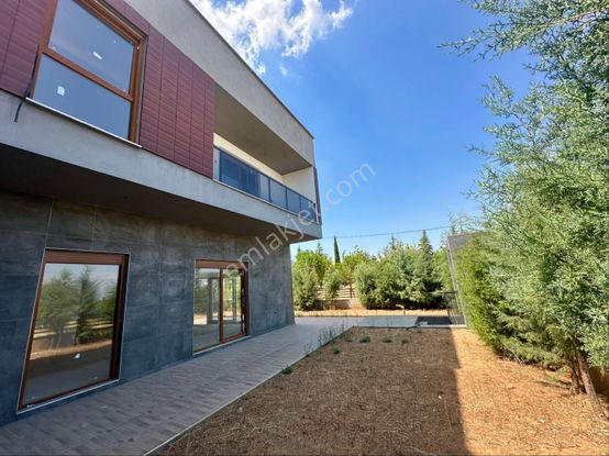 Myra Dan Başkarcıda Site İçerisinde Lüx Köşe Villa