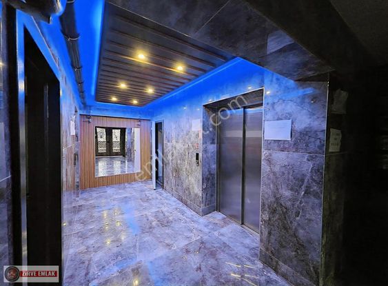 Cumhuriyet'te...moderna...havuzlu...2+1...