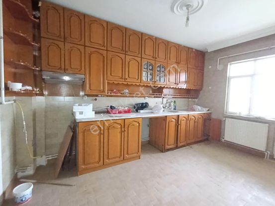 Pasaköşkünde Kirlık 3+1 Yapılı Ara 3 Kat Asansörlü Daire