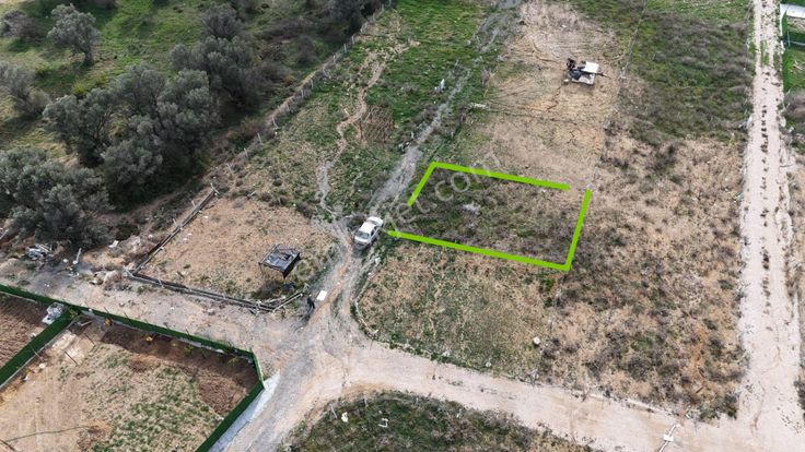 Akçaköyde Noter Satışlı Hobi Bahçesi 255 M2 Elektrik Su Menderes İzmir