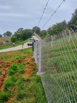 Bilecik Söğütte Asfalt Yola Cephe Etrafı Çevrili Satılık Arsa