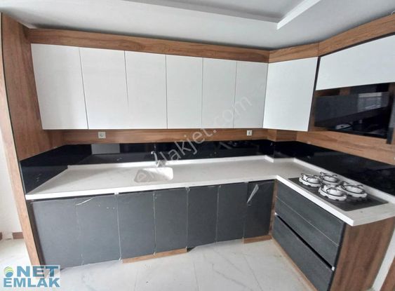Yenikent Net Emlaktan 3+1 Ara Kat Geniş Balkon İsteyenlere