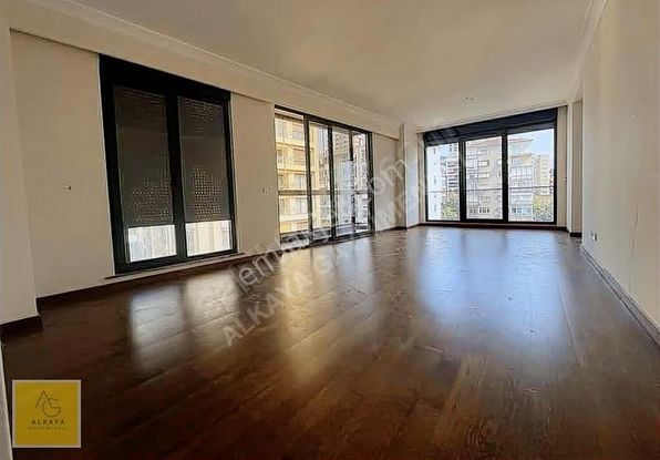 Suadiye'de Bağdat'a Yakın Genç Binada Satılık 100m²net 3+1 Daire