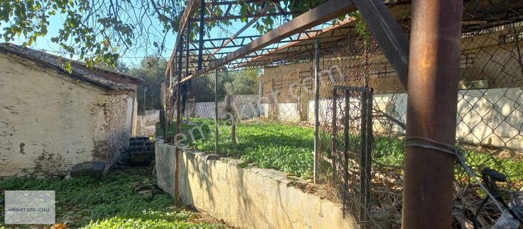 Güneş Gayrimenkul'den Köy İçi Evi Damı Bulunan 800m2 Çiftlik Evi