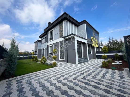 Harmancık'ta Özenle Dizayn Edilmiş 4+1 Lüks Oturuma Hazır Villa