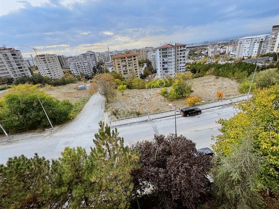 Çiğdem Mah Site İçinde Odtü Ve Taurus Avm Komşu Satılık Daire