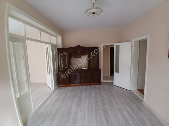 Akçay Emlak'tan Akşehir Gazi Pazarı Yanında Doğalgazlı 2. Kat Kiralık 3+1 Daire