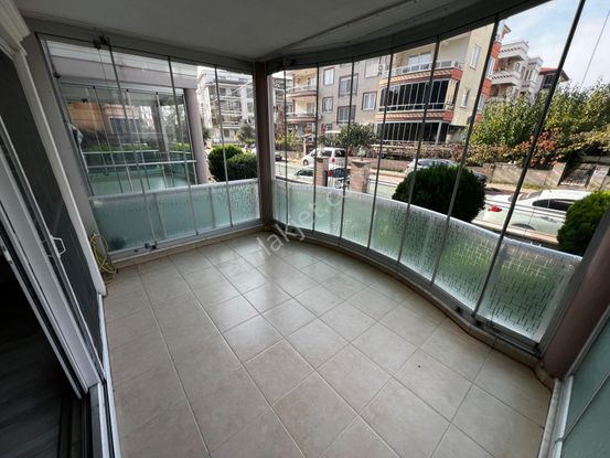 Yiğit'ten Akçay'da Ayrı Mutfak Cam Balkonlu Asansörlü 3+1 Daire