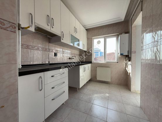 Ufuk Kılıç Emlak'tan Hicret Cami Yakını Katta Güney 3+1 Yapılı Daire