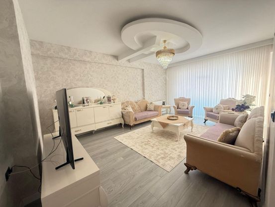 Fabrika Mahallesinde 3+1 Havuzlu Orta Kat Fırsat Daire