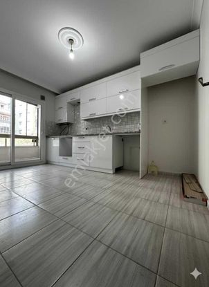 Turgutlu Nurcan Emlak'tan Selvilitepe Mh.satılık Asansörlü Arakat Daire