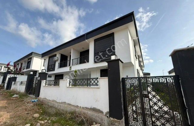 Didim'de Acil Satılık 4+1 Havuzlu Bahçeli Villa Satıyoruz