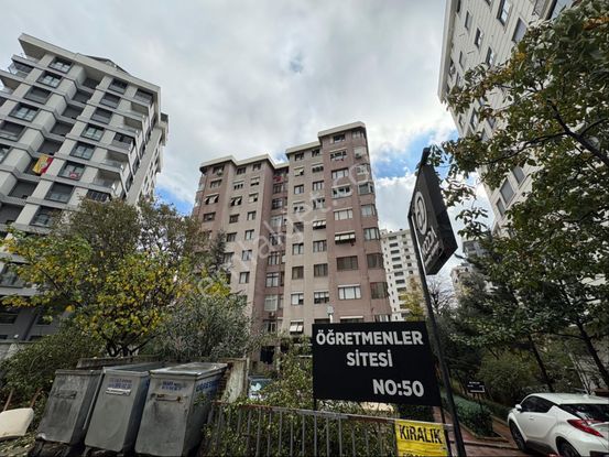 Bostancı Öğretmenler Sitesinde Otoparklı Asansörlü 3+1 110m² Net