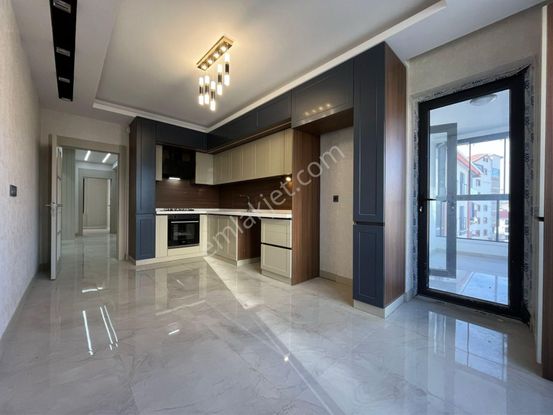 Karakaya'da Katta Full Lüx Yapılı Ebeyn Banyolu 4+1 Daire