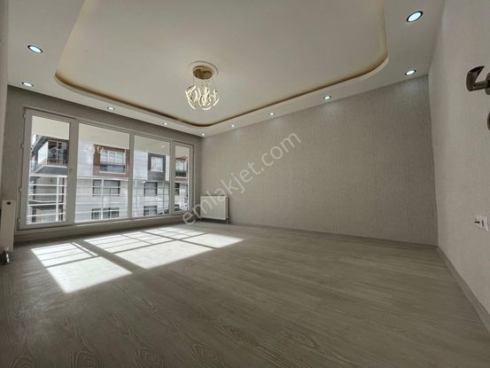 Karakaya Merekez'de Katta Full Lüx Yapılı Ebeyn Banyolu 3+1 Daire