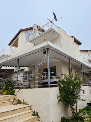 Kadınlar Denizi 5+1 Manzaralı Plaja 300m Geniş Verandalı Satılık