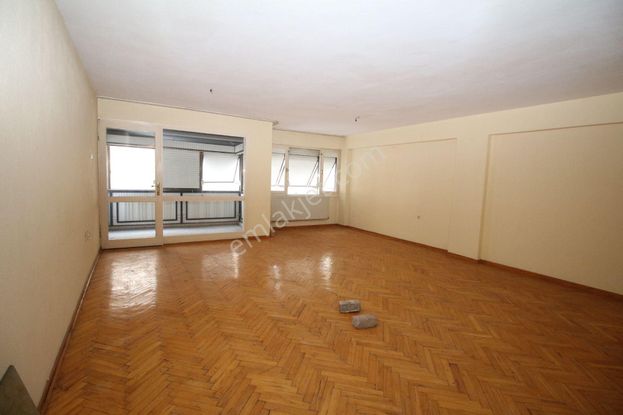 Adnan Süvari Mahallesinde Arakat Doğalgazlı Geniş Daire