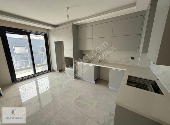 Kirvem Emlak'tan Emsalsiz 145m2 3+1 Daire-kapali Mutfak