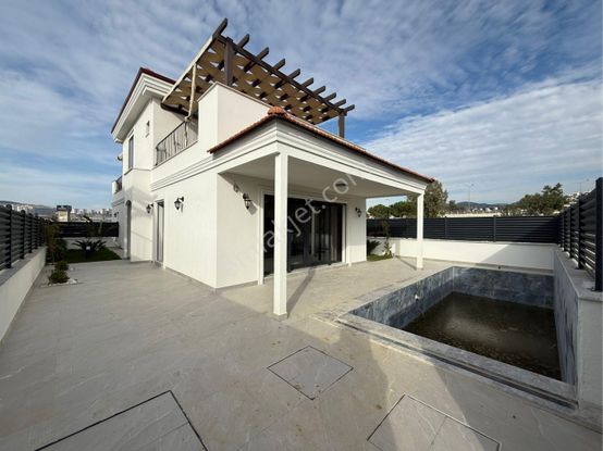 Karaova'da Bağımsız 5+2 Özel Havuzlu Lüks Satılık Villa