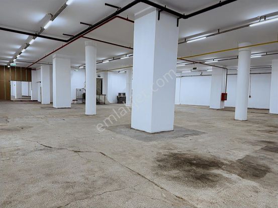 Yenibosnada İmalata Uygun 1500m2 İş Hanında 5m Tavan Yüksekliği