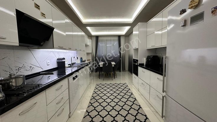 Kalecik Emlak'tan Y.ısıtmalı Site İçerisinde K.otoparklı 4+1 6.kat