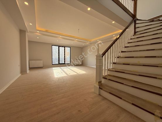 Mehmet Akif Mahallesinde Net 250m2 Ultra Lüks 4+2 Dubleks Daire