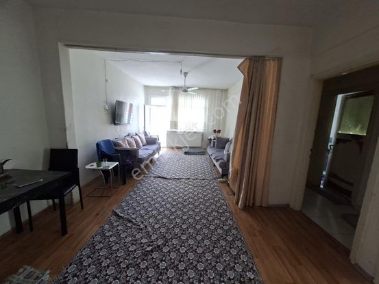 Haznedar Meydana Ve Belediyeye Yakın 4. Kat Kentsel Daire