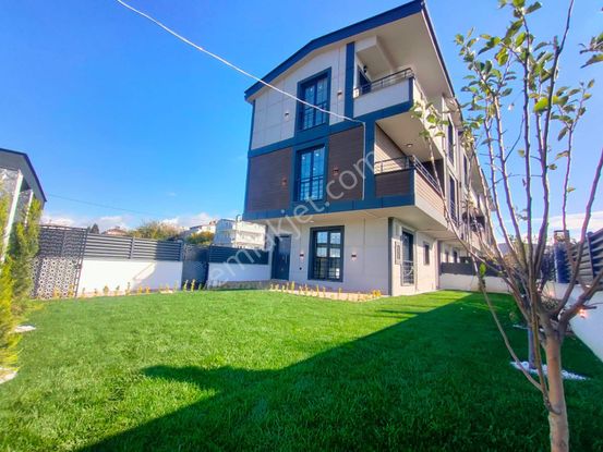 Tekirdağ Yeniçiftlik'de Merkeze ,okula,pazara Yakın Lüks Villa
