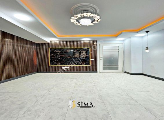 Sima Yapı'dan Caddeye Yakın Bahçe Kullanımlı 2+1 Dekorlu Daire