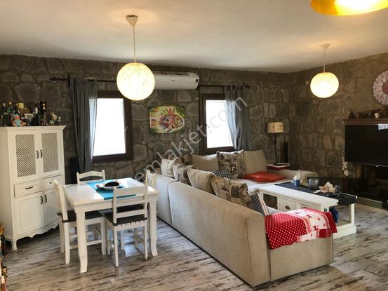 Bodrum Turgutreis Te 3+2 Yıllık Kiralık Müstakil Taş Ev