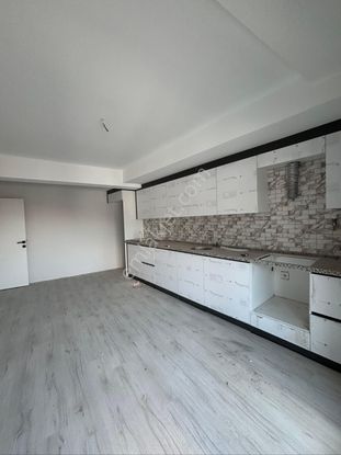 Turgutlu Eymen Emlak'tan Bayramyeri Civarı 2+1 Arakat Otoparklı Satılık Daire