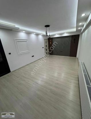 Salihli Eskicami Mahallesinde Satılık 3+1