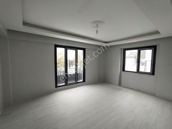 Hürriyet Çarşıya Ve Metroya Yürüme İskanlı 3+1 Arakat Lüks Daire