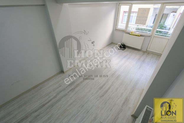 Bandırma Günaydın'da Arakat,balkonlu Masrafsız Satılık 2+1 Daire