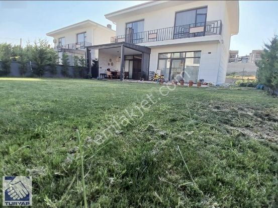 Bağlıca Zirve Caddesi'nde Tam Müstakil Satılık Villa