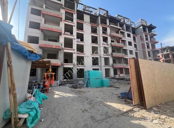 Yüzakı Bulvarı İle 35'lik Yolun Orta Kısmında Satılık 3+1 Daire