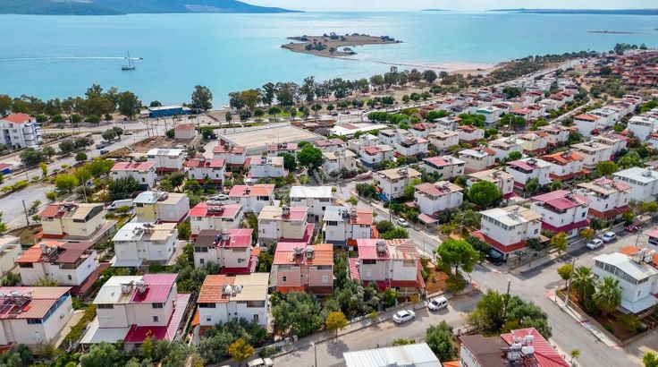 Denize Yakın Deniz Manzaralı Satılık Masrafsız 3+1 Villa