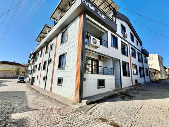 Gümüş'den Zeytinlide Ön Cephe Geniş Kullanımlı Sıfır 1+1 Daire