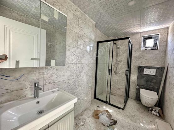 F.çakmak'ta_1+1_tramvay Üzeri Havuzlu Site İçerisinde