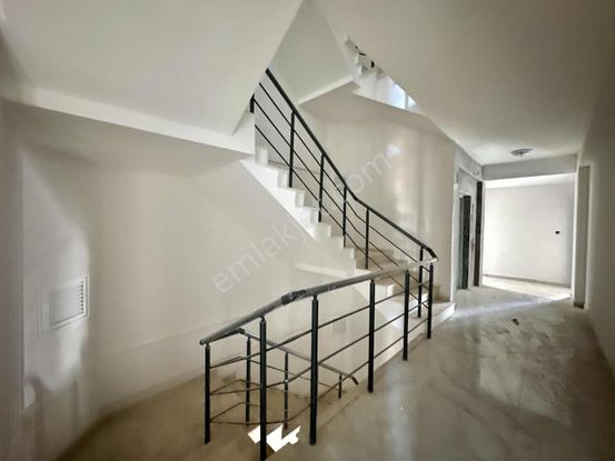 F.çakmak'ta Konum Harikası 1+1 Ayrı Mutfak Havuzlu Site'de