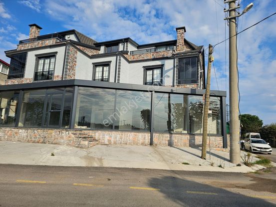 180 M2 Net Kullanım,300 M2 Depo Alanlı, Asansörlü Kiralık Dükkan