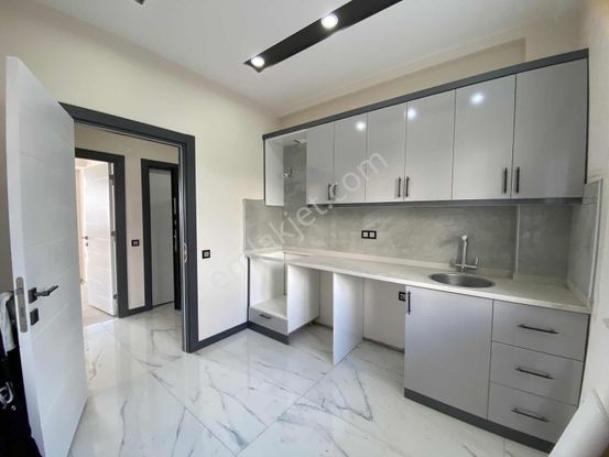 Aydoğmuş'ta V.pide Dibi 1+1 Y.giriş/ayrı Mutfak/sıfır Daire