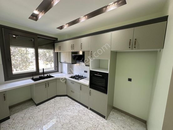 Zeytinli Merkezi Konumda 3+1 Satılık Yazlık Muhteşem Villa