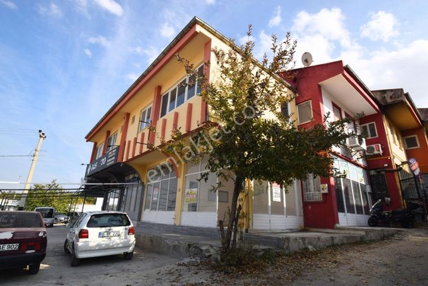 Acil Satılık Galericiler Sitesinde Asma Katlı Kullanışlı Dükkan