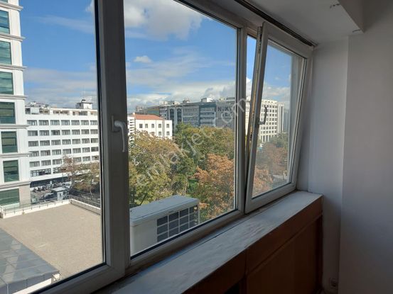 Kızılay Merkezde Kiralık Asansörlü 17 M2 Büro