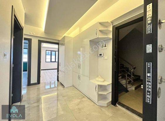 Evola Gayrimenkul'den Mükemmel Konumda Kiralık 2+1 Daire