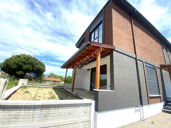 Aktiften Burhaniyenin Gözde Mahallelerinden Örende Denize 700m Ferah Geniş Satılık 3+1 Villa 🟧