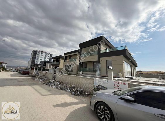 Altınkule'den Bağlıca'da 5+1 Lüks Villa