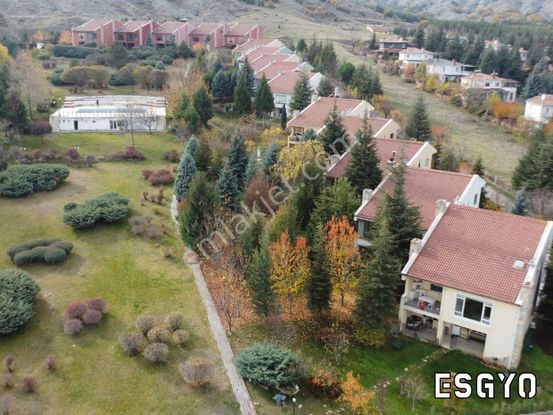 Esgyo'dan Yeşilköy Villalarında 4+2 Tripleks Satılık Villa