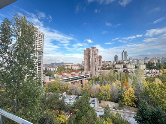 Taner'den Dikmen Cad'de Dikmen Vadisi Manzaralı 3+1 Orta Kat Süper Lüks